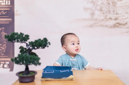 六安怀孕肚子中间凹两边凸