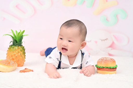 六安宝宝在妈妈肚子里